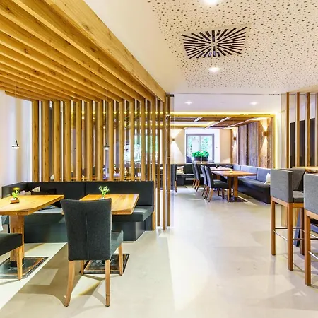 Hotel Hirschentenne Stams