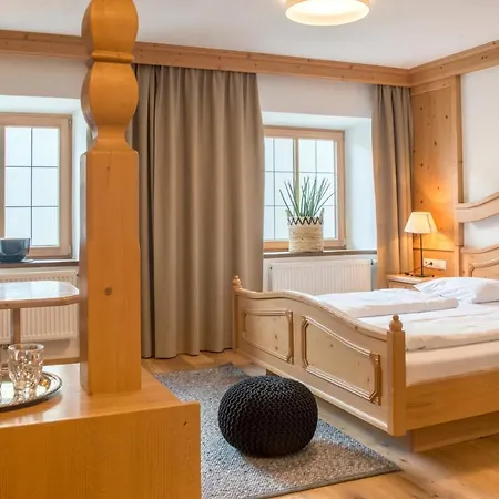Hotel Hirschentenne Stams