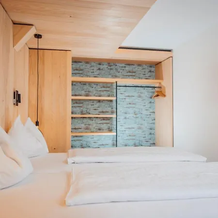 Hotel Hirschentenne Stams