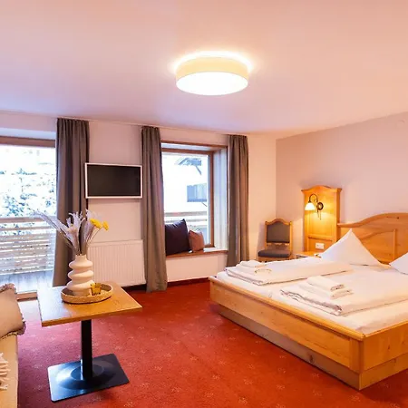 Hirschentenne Hotel Stams